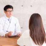 アスベストが原因で生じる「悪性中皮腫」どのような症状を伴う?